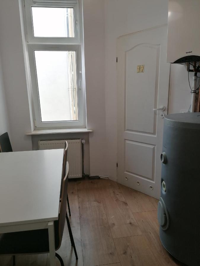 Hostel Tulip - Pokój 3 ze wspólną łazienką i kuchnią Szczecin Exterior foto