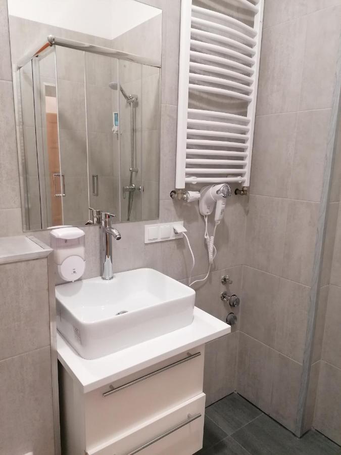 Hostel Tulip - Pokój 3 ze wspólną łazienką i kuchnią Szczecin Exterior foto